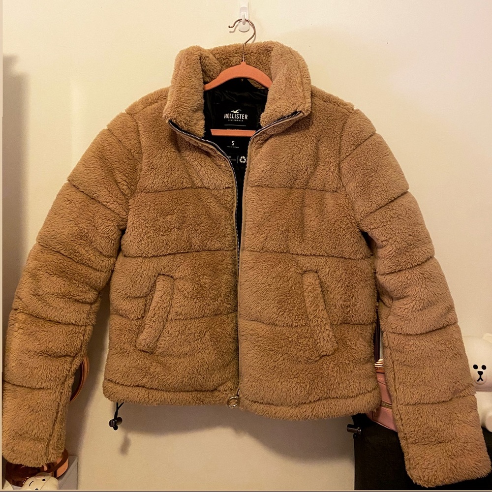 HOLLISTER TEDDY PUFFER JACKET 🧸